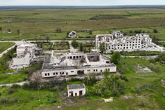 Разбомбленное поселение в Херсонской области Разбомбленное поселение в Херсонской области