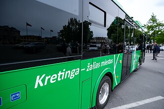 Į Kretingos rajono gatves išrieda 10 naujų elektrinių autobusų Į Kretingos rajono gatves išrieda 10 naujų elektrinių autobusų