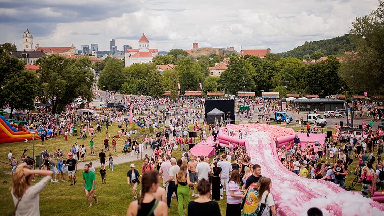 Prasidėjo ketvirtasis Vilniaus šaltibarščių festivalis: teko pasirūpinti kefyro atsargomis