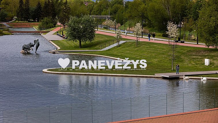Panevėžys vėl taria „Susitikime penktadienį“: visą vasarą kvies į renginius miesto erdvėse