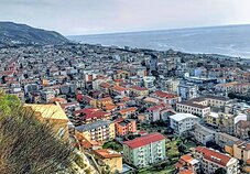 Nuo kalvos atsiverianti Amantėjos miesto panorama