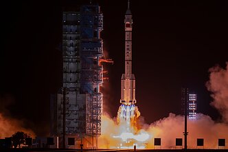 Į Žemę grįžo trys Kinijos misijos „Shenzhou 21“ taikonautai Į Žemę grįžo trys Kinijos misijos „Shenzhou 21“ taikonautai