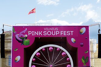 Šaltibarščių festivalis sostinėje prasidėjo grandioziniu koncertu ir šaltibarščių teismu Šaltibarščių festivalis sostinėje prasidėjo grandioziniu koncertu ir šaltibarščių teismu