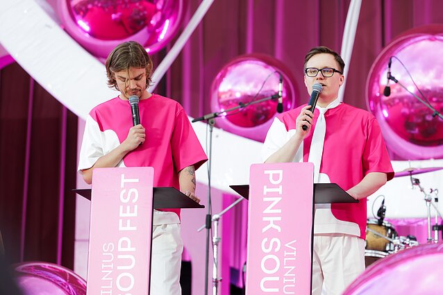 Šaltibarščių festivalis sostinėje prasidėjo grandioziniu koncertu ir šaltibarščių teismu Šaltibarščių festivalis sostinėje prasidėjo grandioziniu koncertu ir šaltibarščių teismu
