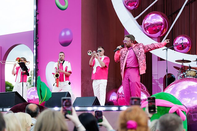Šaltibarščių festivalis sostinėje prasidėjo grandioziniu koncertu ir šaltibarščių teismu Šaltibarščių festivalis sostinėje prasidėjo grandioziniu koncertu ir šaltibarščių teismu