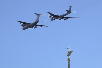 Rusijos kariniai lėktuvai „Tu-142“