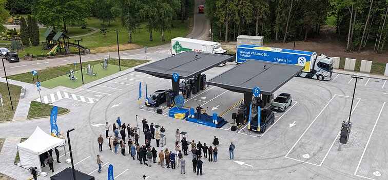 Kelyje Vilnius–Klaipėda atidarytas naujos kartos elektromobilių įkrovimo parkas Kelyje Vilnius–Klaipėda atidarytas naujos kartos elektromobilių įkrovimo parkas