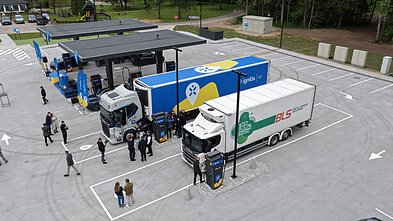 Kelyje Vilnius–Klaipėda atidarytas naujos kartos elektromobilių įkrovimo parkas Kelyje Vilnius–Klaipėda atidarytas naujos kartos elektromobilių įkrovimo parkas