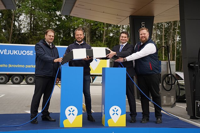 Kelyje Vilnius–Klaipėda atidarytas naujos kartos elektromobilių įkrovimo parkas Kelyje Vilnius–Klaipėda atidarytas naujos kartos elektromobilių įkrovimo parkas