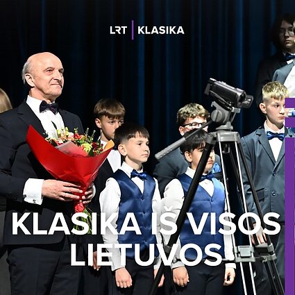 Filmo „Dagilėlio metai" pristatymas visuomenei. „Dagilėlio" vadovas Remigijus Adomaitis ir choristai.