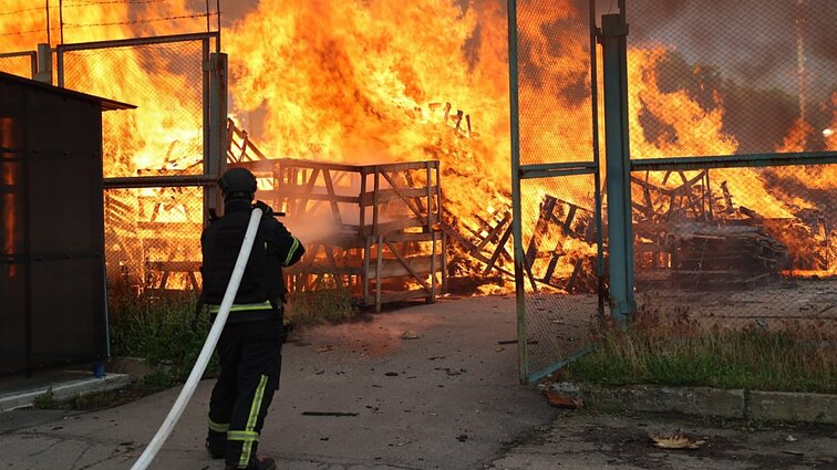 Rusija surengė plataus masto ataką Ukrainoje: sužeista per 100 žmonių, ieškoma išgyvenusių