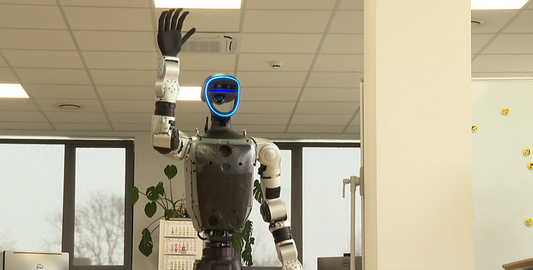 Humanoidiniai robotai žengia į kasdienybę: aptarnaus klientus ir mokys vaikus