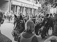 Režisierius Bronius Talačka filmavimo metu. Kaunas, Laisvės alėja. 1981 m. 