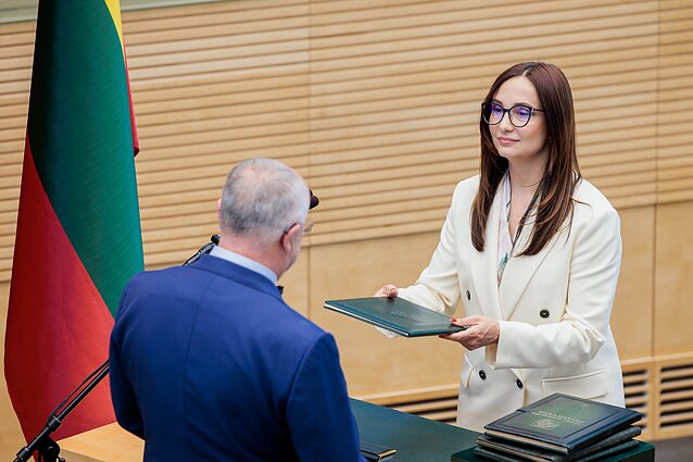 Jakavonienė apie telefonus mokyklose: reikia nacionalinio lygio standarto