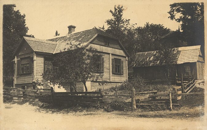 Namas, kuriame 1921–1923 m. su pertraukomis gyveno V. Daumantas. Kražiai, 20 a. 3 deš.  Fotografas nežinomas