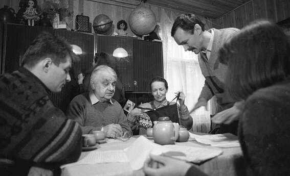 Iš kairės: Dalius Mertinas, Leonardas Zelčius, Danutė Juronytė-Zelčiuvienė, Saulius Vosylius. 1993 m. 
