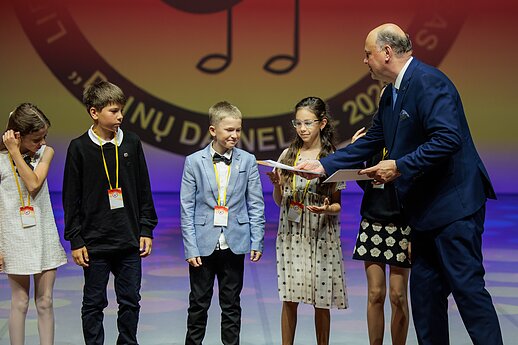 „Dainų dainelės“ laureatų apdovanojimų ceremonija