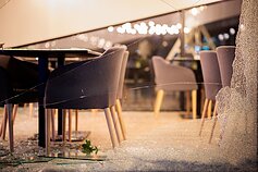 Į sostinės viešbutį „Courtyard by Marriott“ rėžėsi BMW automobilis 