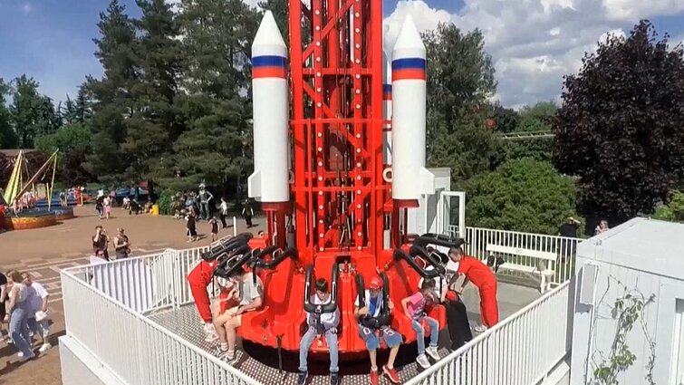 Atrakcionų parke Sankt Peterburge – akibrokštas: raketos formos supynę pavadino „Orešnik“
