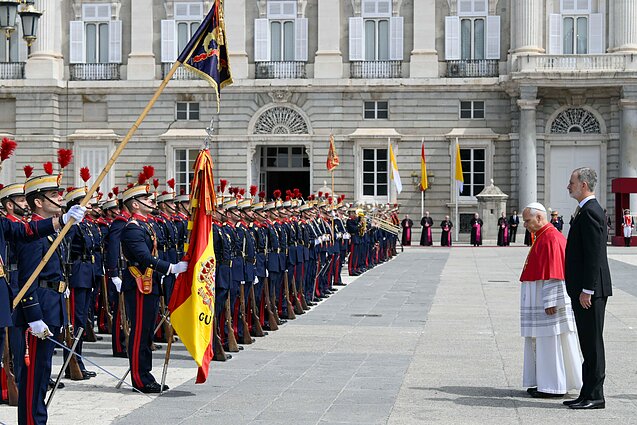 Popiežius pradeda septynių dienų kelionę Ispanijoje Popiežius pradeda septynių dienų kelionę Ispanijoje