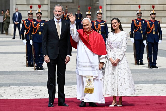Popiežius pradeda septynių dienų kelionę Ispanijoje Popiežius pradeda septynių dienų kelionę Ispanijoje