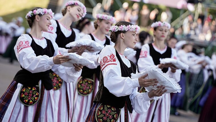 Klaipėdoje suskambo Vakarų Lietuvos dainų šventė: susibūrė kolektyvai iš visos šalies Klaipėdoje suskambo Vakarų Lietuvos dainų šventė: susibūrė kolektyvai iš visos šalies