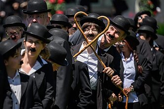 Šveicarijoje susirinko šimtai Charlie Chapliną primenančių antrininkų