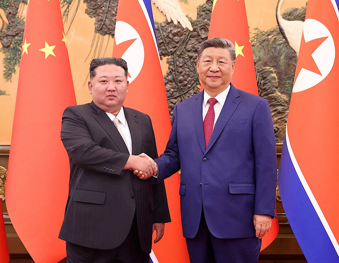 Kim Jong Unas, Xi Jinpingas. Susitikimas 2025 m. Pekine Kim Jong Unas, Xi Jinpingas. Susitikimas 2025 m. Pekine