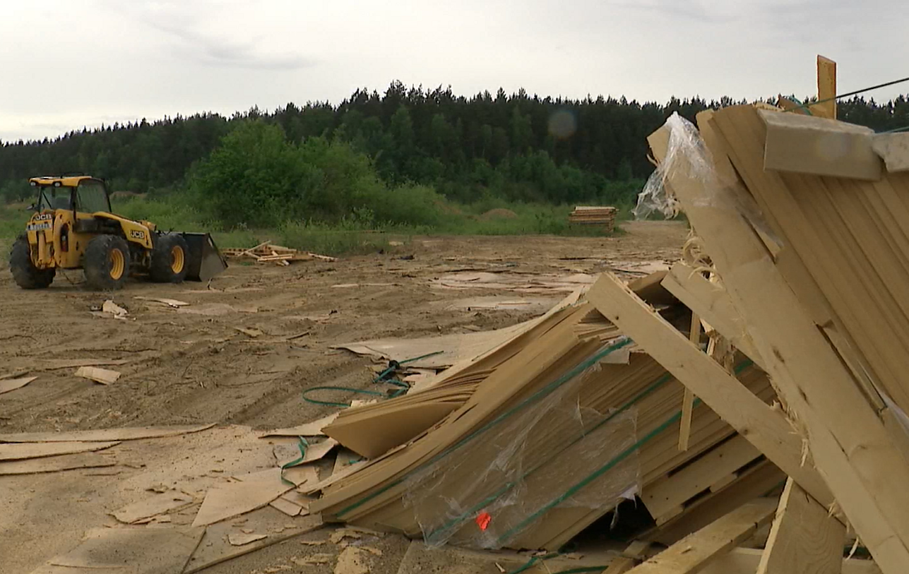 Plokščių krūva miške: kas atsakingas už atliekas Pagiriuose?