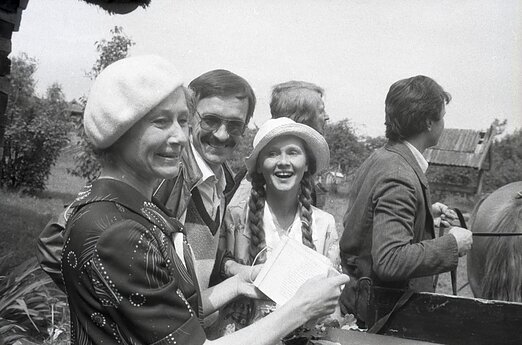 Iš kairės: Rūta Staliliūnaitė-Matulionienė, režisierius Saulius Vosylius, Nijolė Oželytė. 1984 m. 
