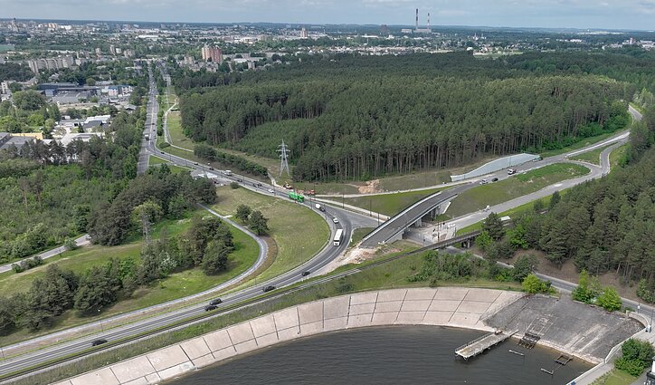 Dėl Pietrytinio aplinkkelio statybų iki vasaros pabaigos uždaromas eismas Kauno hidroelektrinės tiltu Dėl Pietrytinio aplinkkelio statybų iki vasaros pabaigos uždaromas eismas Kauno hidroelektrinės tiltu