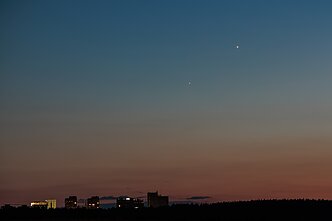 Jupiteris (žemiau) ir Venera (aukščiau) Jupiteris (žemiau) ir Venera (aukščiau)