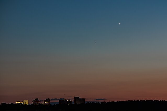 Jupiteris (žemiau) ir Venera (aukščiau) Jupiteris (žemiau) ir Venera (aukščiau)