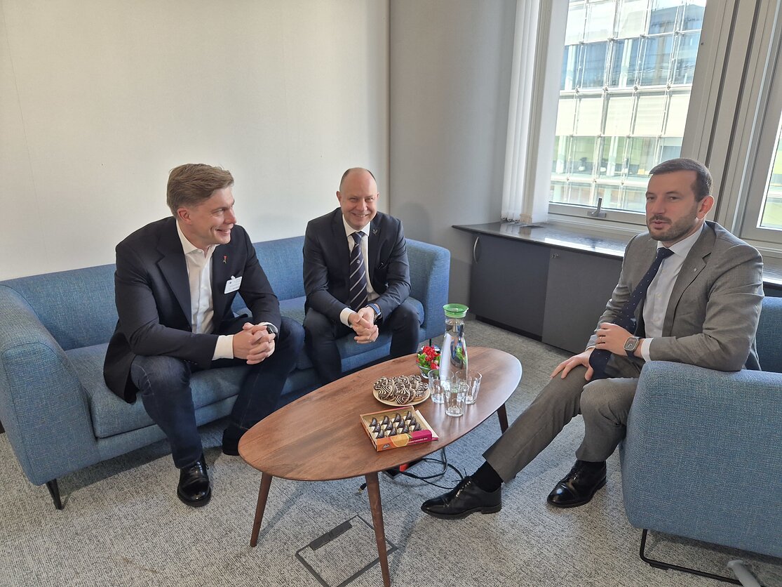 Pirmasis galimų koalicijos partnerių pokalbis vyksta Briuselyje Pirmasis galimų koalicijos partnerių pokalbis vyksta Briuselyje