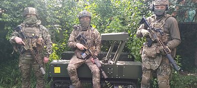 Kariai su įranga, įsigyta už akcijos „Radarom!“ paramą. Kariai su įranga, įsigyta už akcijos „Radarom!“ paramą.