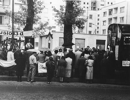 Prie Badautojų namelio. 1991 m. 