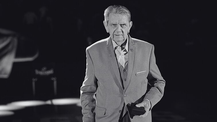 „Po jo sparnu išsiskleidė ryškiausios žvaigždės“: mirė krepšinio legenda Vladas Garastas
