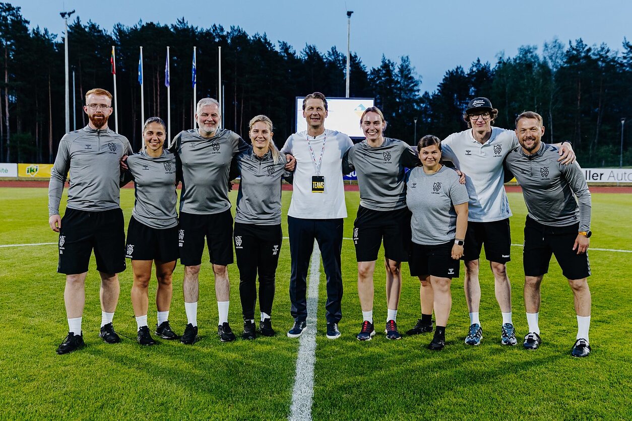 Lietuvos moterų futbolo rinktinės trenerių štabas