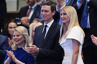 Jaredas Kushneris ir Ivanka Trump Jaredas Kushneris ir Ivanka Trump