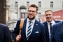 Лукас Савицкас; Демократы «Во имя Литвы» прибыли в штаб-квартиру социал-демократов для переговоров.