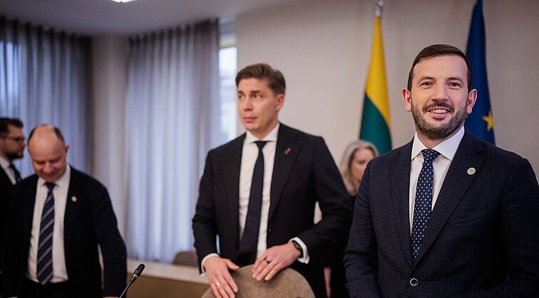 Pradedamos trišalės derybos dėl naujos valdančiosios koalicijos formavimo