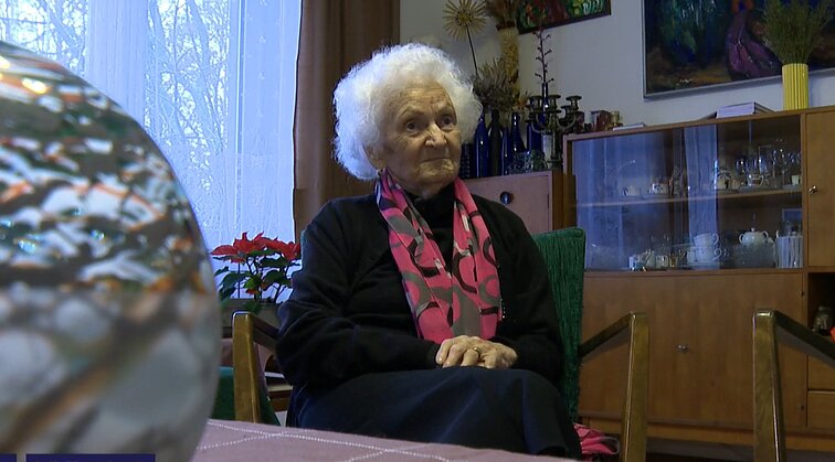 „Visos bobutės karves melždavo su imtuvais“: šimtametės Vilijos prisiminimai apie radiją