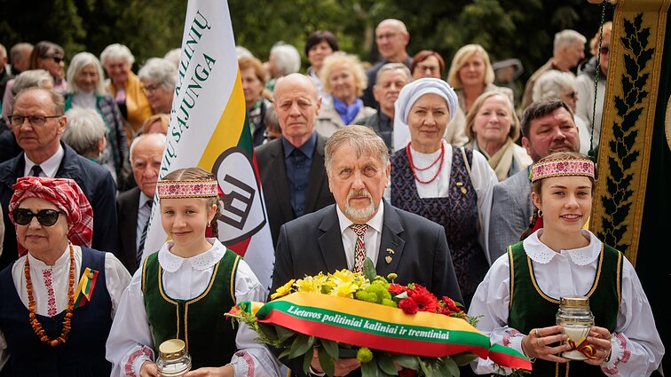 Valstybės vėliavos pakėlimo ceremonija Nepriklausomybės aikštėje