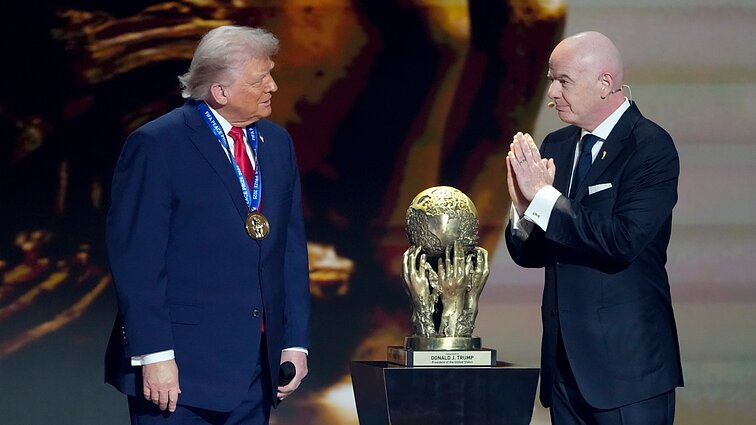 Politinio skonio pasaulinė futbolo šventė: Infantino parama Trumpui ir nežinia dėl Irano