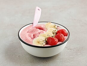 Gaivus bananų ir braškių šerbetas