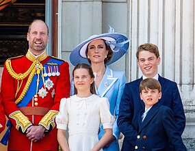Princas Williamas, princesė Kate, princesė Charlotte, princas George`as ir princas Louisas Princas Williamas, princesė Kate, princesė Charlotte, princas George`as ir princas Louisas