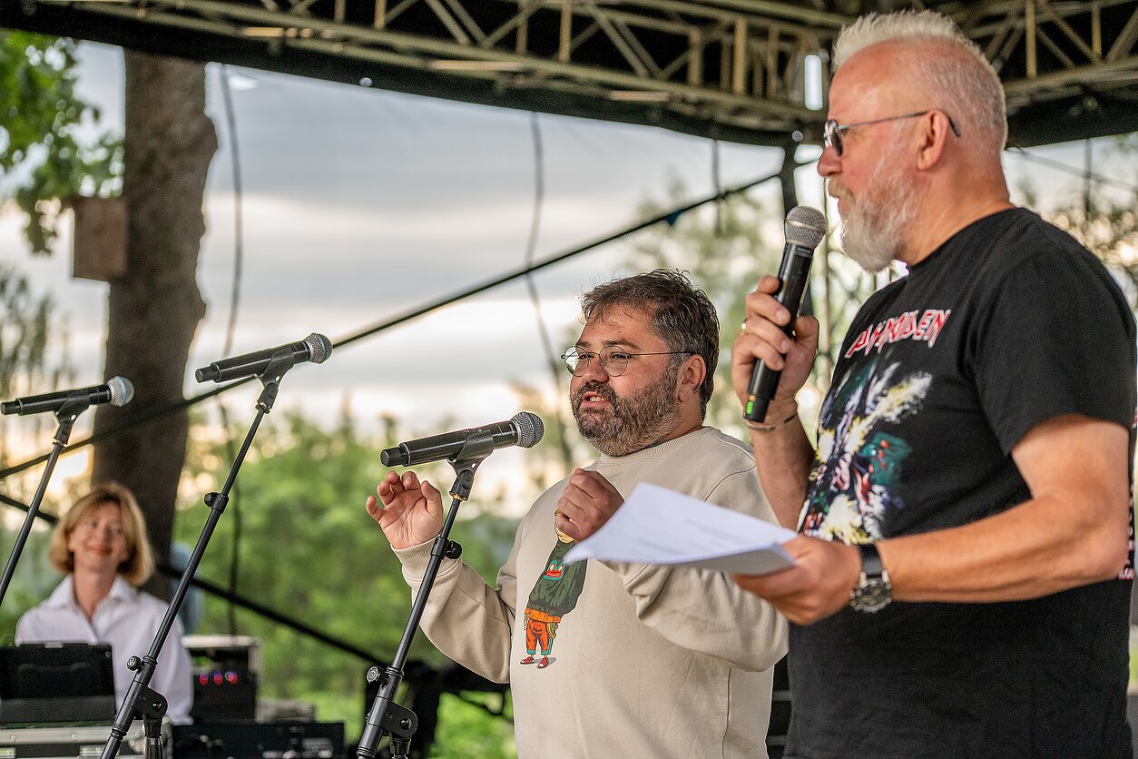 „Opera su džinsais“ „Opera su džinsais“