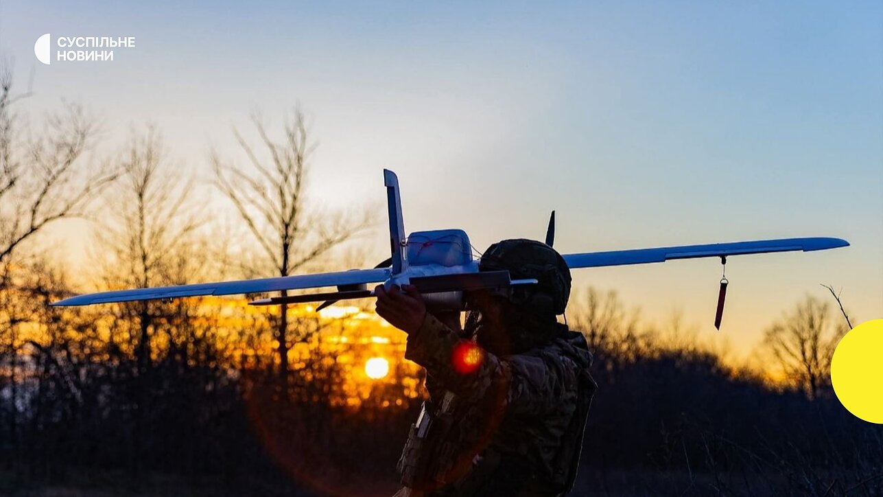 Ukrainos karys laiko droną Ukrainos karys laiko droną