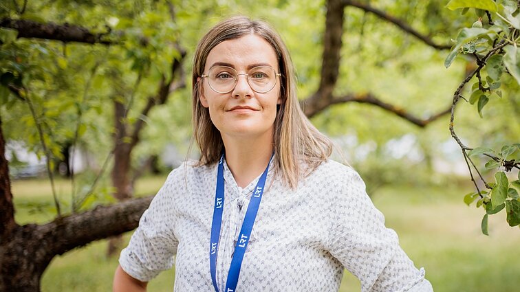Kuriozus darbe prisiminusi žurnalistė Karaliūtė: filmuojant tabore, ant mūsų paleido šunis