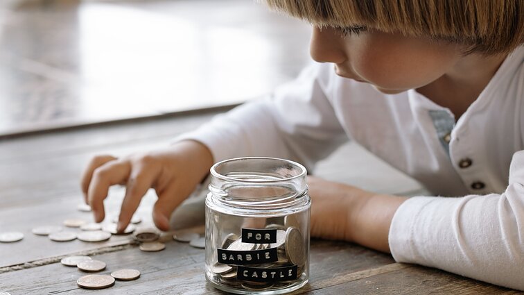 „Finansai – ne tik suaugusiems“: patarė, kaip žaismingai vaikus mokyti elgesio su pinigais